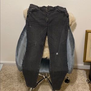 BRAND NEW DISTRESSED SKINNY JEANS